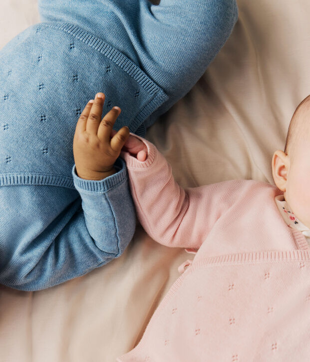 Brassi&egrave;re b&eacute;b&eacute; cache-c&oelig;ur ajour&eacute;e en tricot laine et coton bleu
