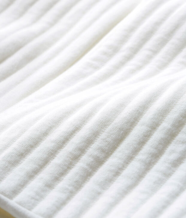 Cape b&eacute;b&eacute; en tubique matelass&eacute; blanc