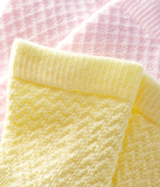 Lot de 2 chaussettes reli&eacute;f&eacute;es b&eacute;b&eacute; fille/gar&ccedil;on multicouleur