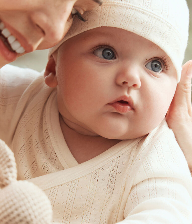 Ensemble long 3 pi&egrave;ces b&eacute;b&eacute; en coton ajour&eacute; et son bonnet &eacute;cru