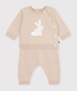 beige chin&eacute;