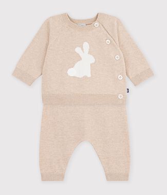 beige chin&eacute;