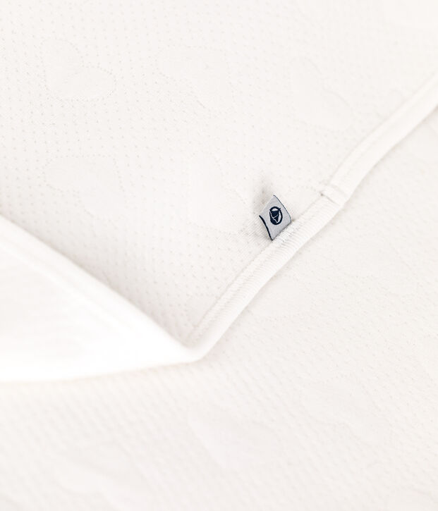 Couverture en tubique b&eacute;b&eacute; blanc