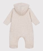 beige chin&eacute;