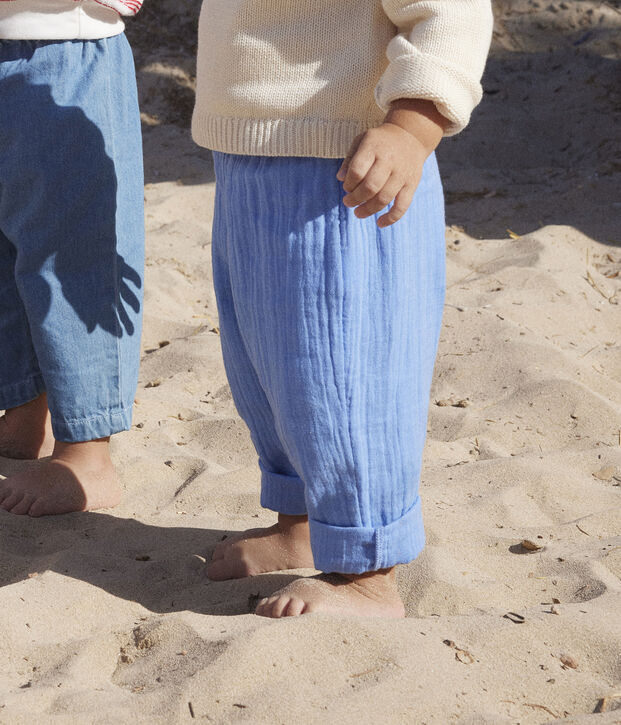 Pantalon b&eacute;b&eacute; en gaze de coton bleu