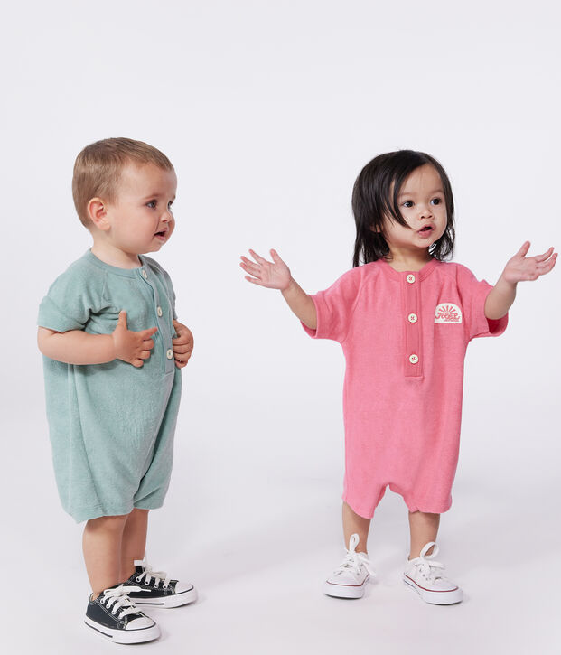 Combicourte b&eacute;b&eacute; en coton &eacute;ponge manches courtes unie et badge rose