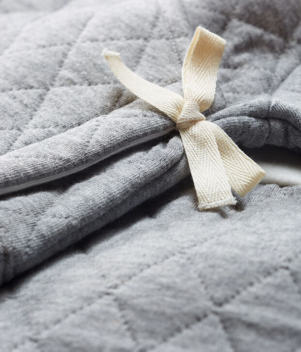 Ensemble deux pi&egrave;ces b&eacute;b&eacute; en tubique matelass&eacute; gris