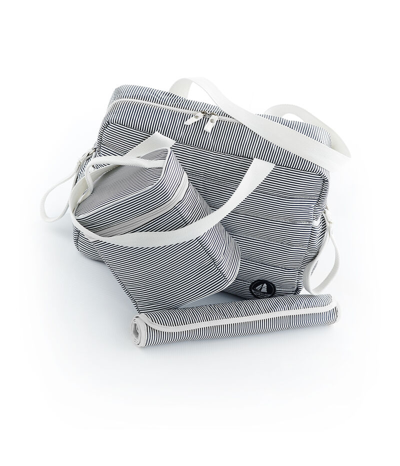 Lot composé de 1 sac à langer, 1 sac isothèrme et 1 tapis à langer en nylon.