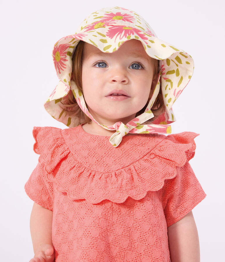 Robe b&eacute;b&eacute; en broderie anglaise manches courtes, motifs c&oelig;urs rose