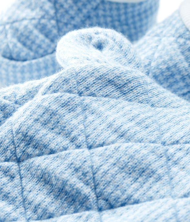 Lot bonnet et chaussons b&eacute;b&eacute; gar&ccedil;on en tubique matelass&eacute;. multicouleur