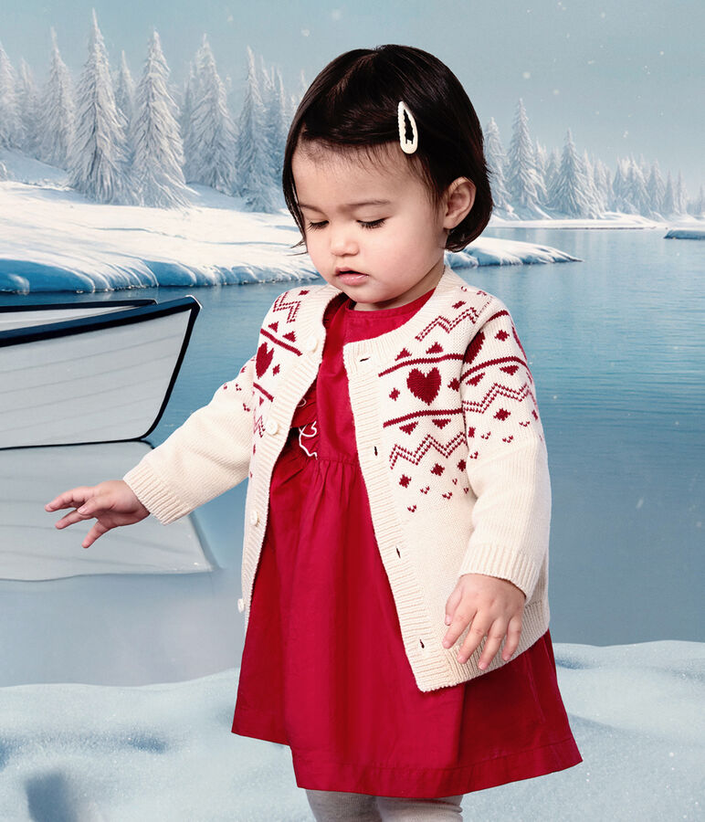 Cardigan b&eacute;b&eacute; en tricot laine et coton, motifs c&oelig;urs &eacute;cru/rouge