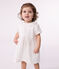 Robe blanche b&eacute;b&eacute; en coton, bloomer et leurs d&eacute;tails ajour&eacute;s blanc