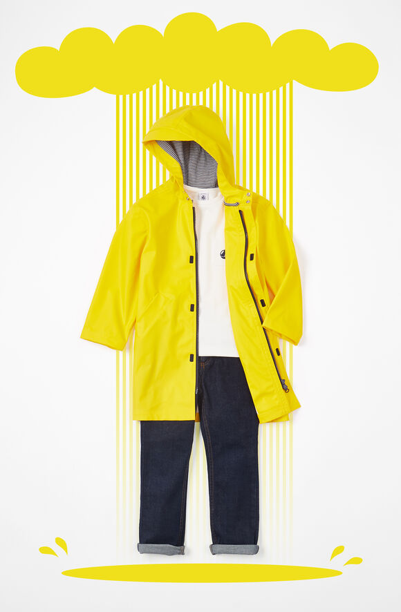 Tenue pour garçon avec un ciré jaune