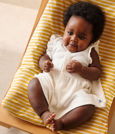 Robe blanche bébé en nid d'abeille à manches courtes et bloomer