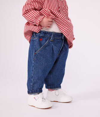 Pantalon b&eacute;b&eacute; en denim uni et broderie c&oelig;ur