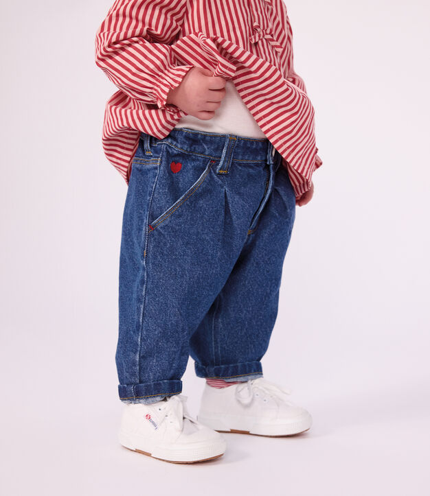 Pantalon b&eacute;b&eacute; en denim uni et broderie c&oelig;ur bleu