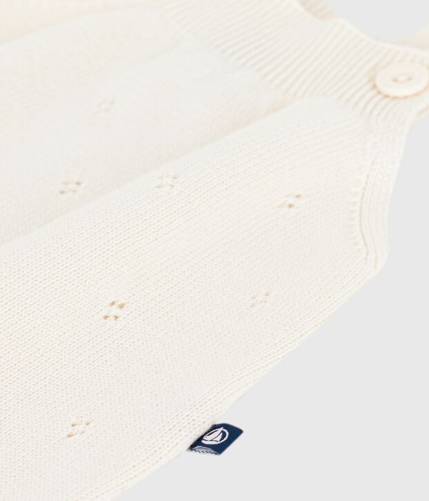 Combinaison courte b&eacute;b&eacute; en tricot de coton ajour&eacute; blanc cass&eacute;
