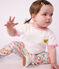 Tee-shirt b&eacute;b&eacute; en coton manches courtes uni et badge c&oelig;ur blanc