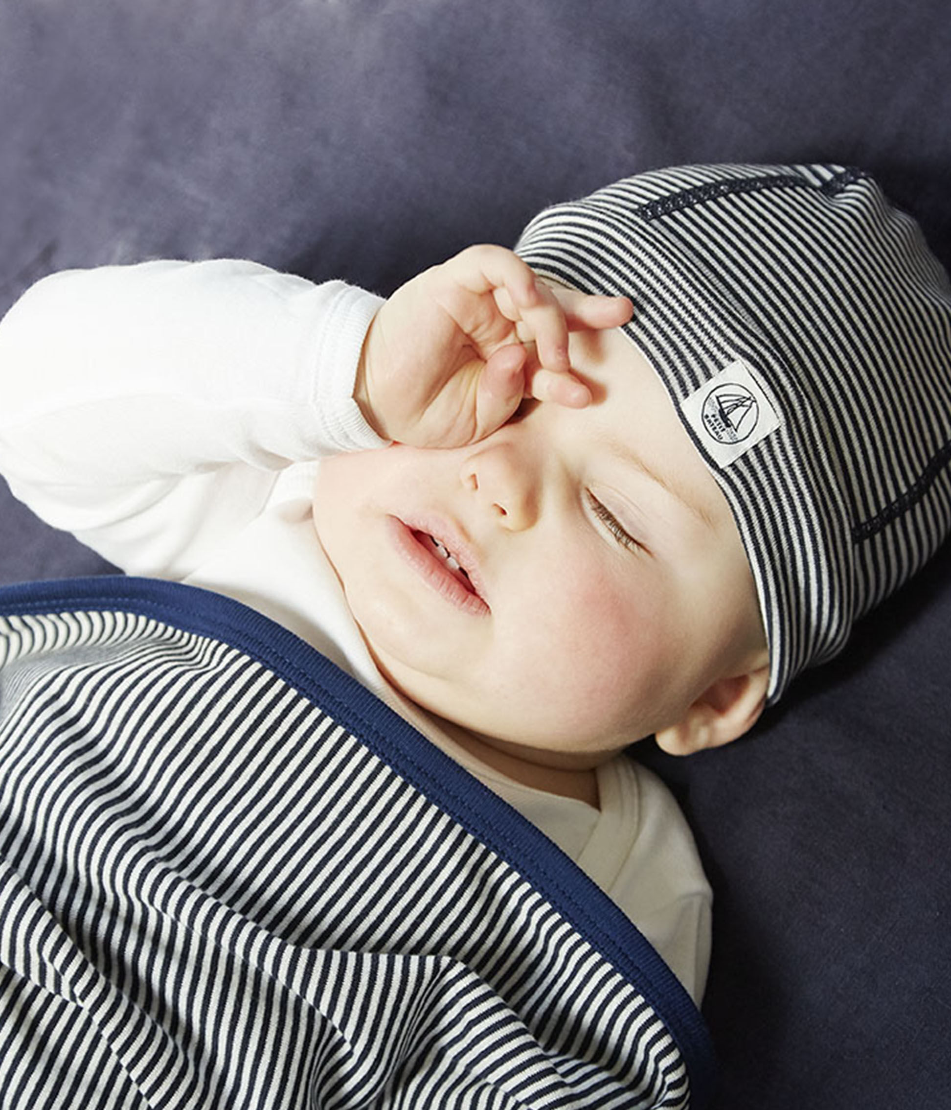 Petit sales bonnet naissance