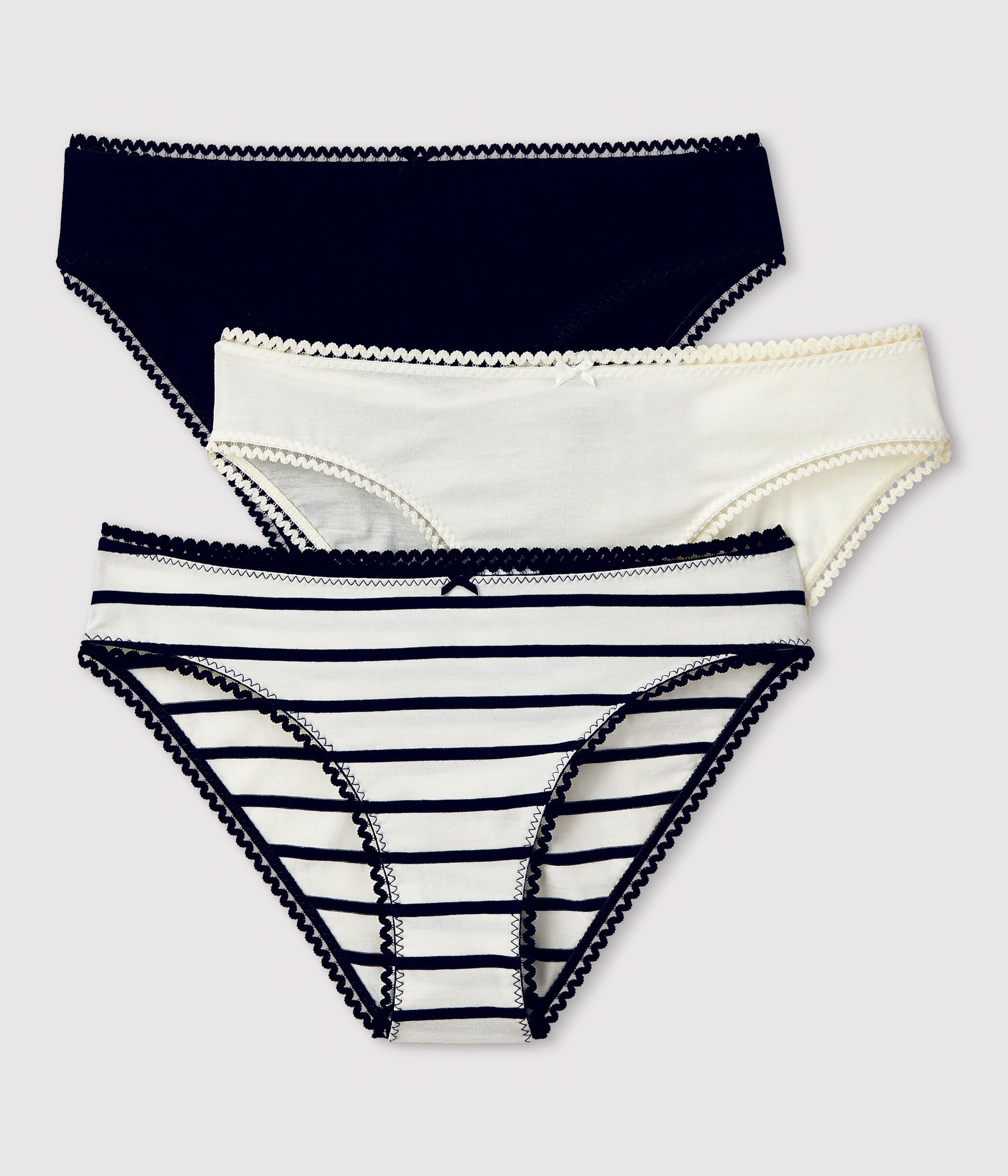Femme en petit slip new arrivals