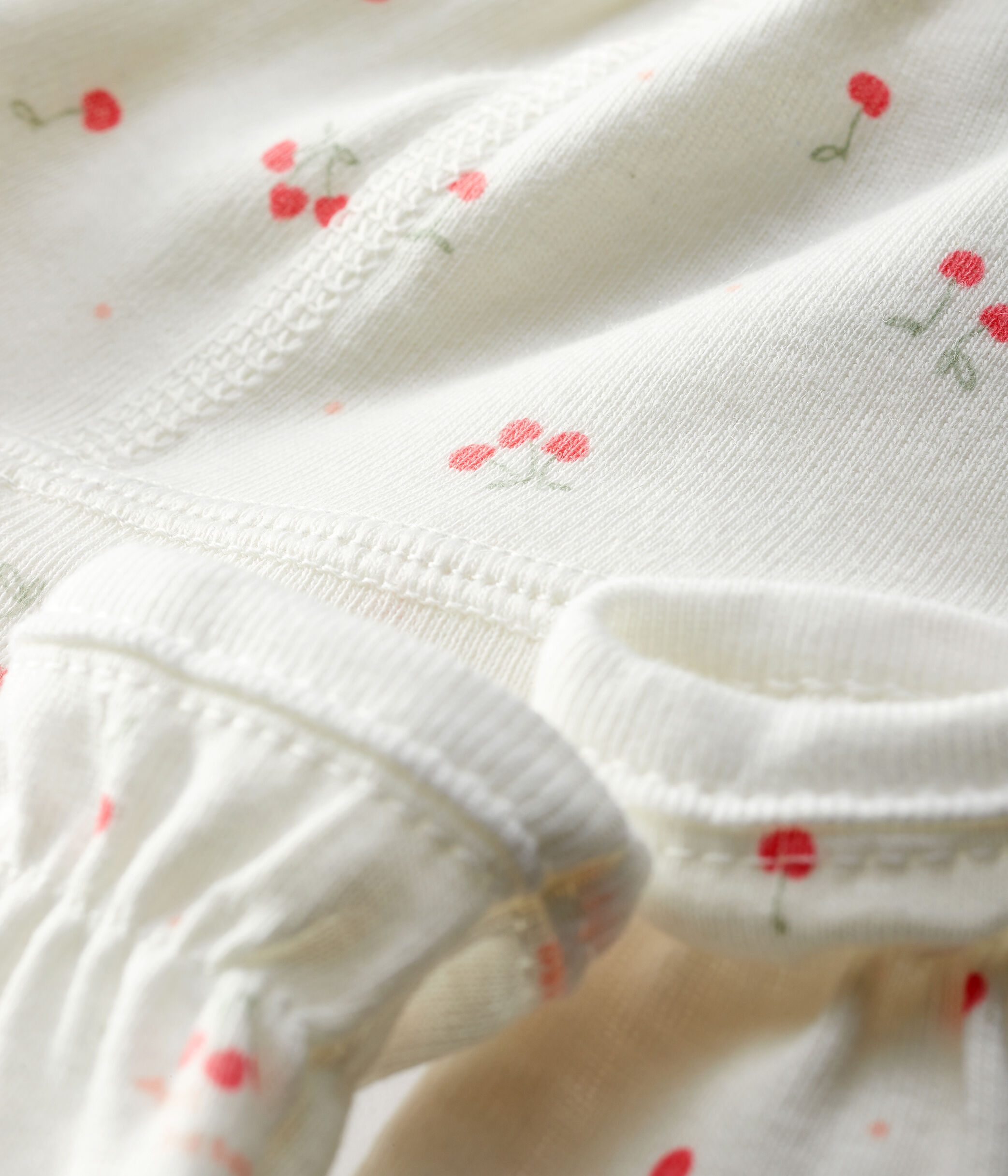 Bonnet et sales moufles naissance
